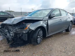 2023 Nissan Altima SV z VIN 1N4BL4DV9PN329053, wystawiony jako IAAI lot #42373968 z przebiegiem 50 729 mil mil oraz . Historia ofert i sprzedaży dostępna na DreamBid. Obrazek 2.