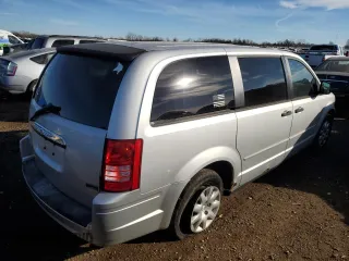 2008 Chrysler Town & Country LX with VIN 2A8HR44H48R781843, listed as a Copart auction lot 83769824 with 215,635 mi miles and Clean Title. Bid and sale history available at carsss.com. Image 3.