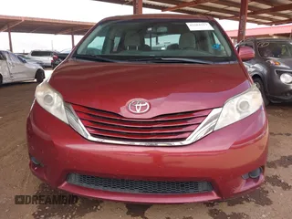 2017 Toyota Sienna LE Auto Access Seat с VIN 5TDKZ3DCXHS819305, выставлен на аукционе IAAI как лот 42284317 с пробегом 120 595 миль миль и . История ставок и продаж доступна на DreamBid. Изображение 13.