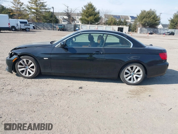 2013 BMW 3 Series 328i z VIN WBADW7C5XDE732643, wystawiony jako IAAI lot #41665789 z przebiegiem Nie podano mil oraz . Historia ofert i sprzedaży dostępna na DreamBid. Obrazek 14.