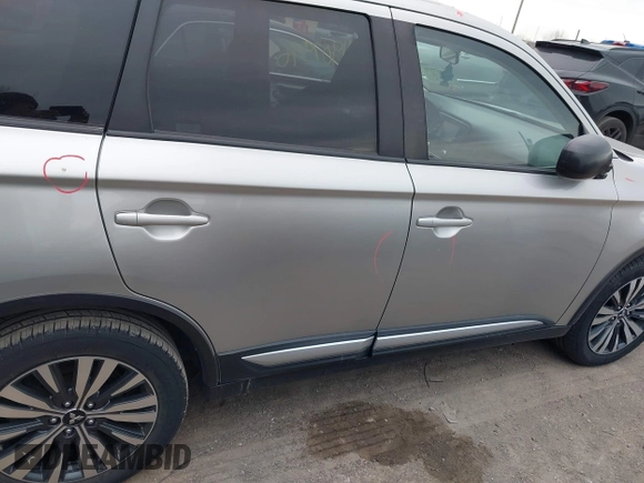 2020 Mitsubishi Outlander ES z VIN JA4AZ3A32LZ026792, wystawiony jako IAAI lot #41907596 z przebiegiem 145 638 mil mil oraz . Historia ofert i sprzedaży dostępna na DreamBid. Obrazek 13.