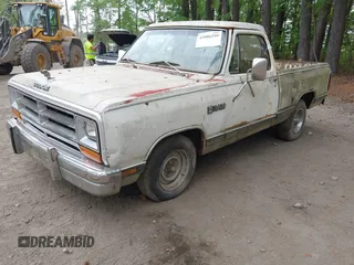 1986 Dodge Trucks z VIN 1B7HD14T7GS103836, wystawiony jako IAAI lot #42086259 z przebiegiem 83 201 mil mil oraz . Historia ofert i sprzedaży dostępna na DreamBid. Obrazek 2.