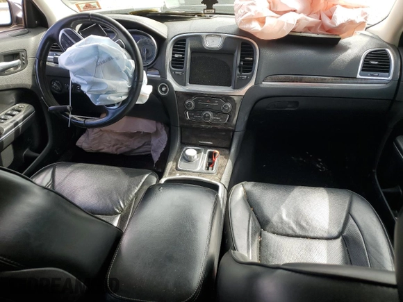 2018 Chrysler 300 Limited z VIN 2C3CCAEG7JH159616, wystawiony jako Copart lot #53839185 z przebiegiem 156 482 mil mil oraz Szkoda całkowita • Salvage title. Historia ofert i sprzedaży dostępna na DreamBid. Obrazek 8.