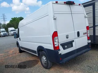 2020 Ram ProMaster Cargo z VIN 3C6TRVDG5LE115932, wystawiony jako IAAI lot #42060526 z przebiegiem 145 147 mil mil oraz . Historia ofert i sprzedaży dostępna na DreamBid. Obrazek 3.