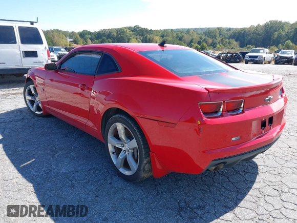 2010 Chevrolet Camaro 2SS z VIN 2G1FK1EJ0A9184965, wystawiony jako IAAI lot #37813703 z przebiegiem 134 124 mil mil oraz . Historia ofert i sprzedaży dostępna na DreamBid. Obrazek 3.