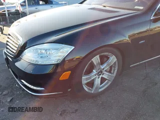 2012 Mercedes-Benz S 550 z VIN WDDNG7DB9CA461272, wystawiony jako IAAI lot #41376537 z przebiegiem 77 138 mil mil oraz . Historia ofert i sprzedaży dostępna na DreamBid. Obrazek 6.