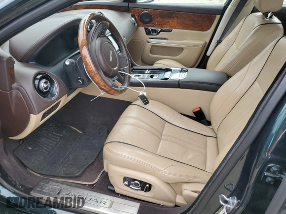 2019 Jaguar XJ with VIN SAJWJ1CDXK8W19559, listed as a Copart auction lot 46617024 with 43,178 mi miles and Salvage Title. Bid and sale history available at carsss.com. Image 7.