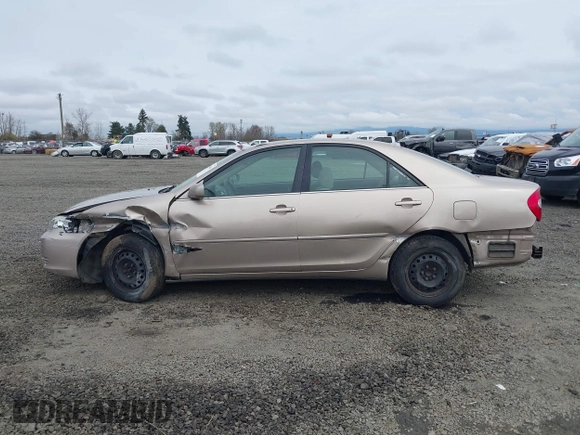 2002 Toyota Camry LE z VIN 4T1BE32K72U028489, wystawiony jako IAAI lot #41760604 z przebiegiem 163 950 mil mil oraz . Historia ofert i sprzedaży dostępna na DreamBid. Obrazek 15.