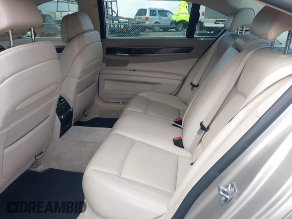 2012 BMW 7 Series 750Li xDrive с VIN WBAKC8C58CC437220, выставлен на аукционе IAAI как лот 41889602 с пробегом 119 601 миль миль и . История ставок и продаж доступна на DreamBid. Изображение 8.
