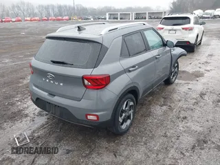 2021 Hyundai Venue Denim z VIN KMHRC8A38MU098601, wystawiony jako IAAI lot #41475810 z przebiegiem 132 647 mil mil oraz . Historia ofert i sprzedaży dostępna na DreamBid. Obrazek 4.