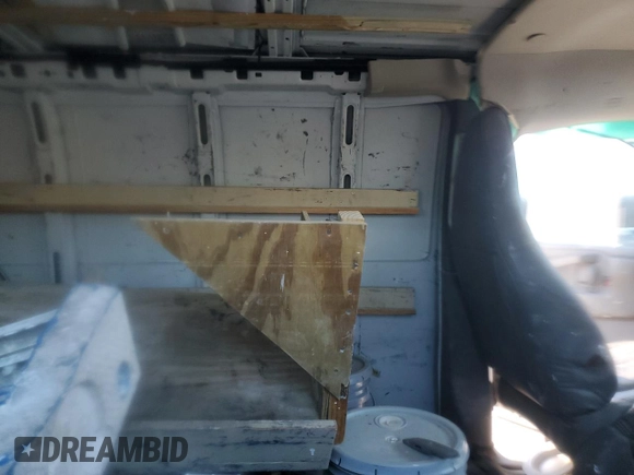 2017 GMC Savana Cargo z VIN 1GTW7AFF0H1338608, wystawiony jako Copart lot #52436585 z przebiegiem 162 749 mil mil oraz Szkoda całkowita • Salvage title. Historia ofert i sprzedaży dostępna na DreamBid. Obrazek 11.