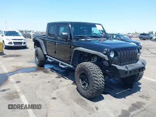 2020 Jeep Gladiator Sport S z VIN 1C6HJTAGXLL123540, wystawiony jako IAAI lot #42453999 z przebiegiem 27 855 mil mil oraz . Historia ofert i sprzedaży dostępna na DreamBid. Obrazek 1.