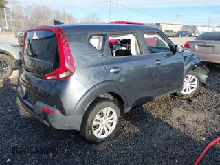 2020 Kia Soul LX with VIN KNDJ23AU2L7716198, listed as a IAAI auction lot 41667038 with 38,344 mi miles. Bid and sale history available at carsss.com. Image 4.
