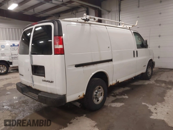 2004 Chevrolet Express Cargo Van with VIN 1GCGG25U641135906, listed as a IAAI auction lot 42038768 with 129,677 mi miles. Bid and sale history available at carsss.com. Image 4.