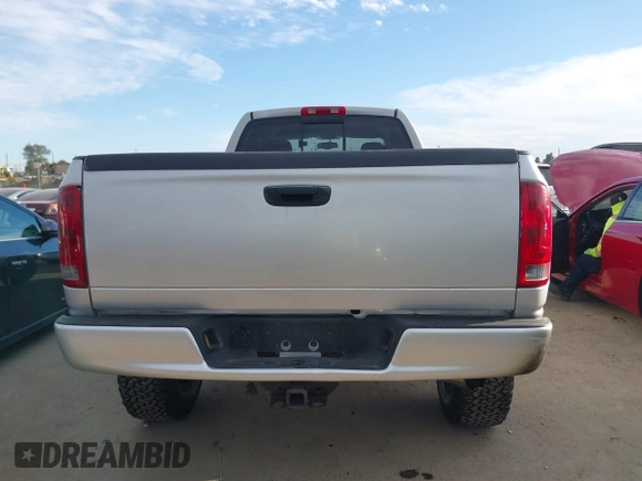 2005 Dodge 3500 SLT z VIN 3D7LS38CX5G750960, wystawiony jako IAAI lot #41681585 z przebiegiem 213 608 mil mil oraz . Historia ofert i sprzedaży dostępna na DreamBid. Obrazek 16.
