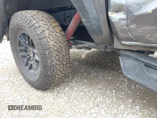 2021 Toyota Tacoma SR с VIN 5TFCZ5AN8MX266972, выставлен на аукционе IAAI как лот 42511666 с пробегом 56 378 миль миль и . История ставок и продаж доступна на DreamBid. Изображение 18.