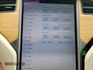 2019 Tesla Model S 100D z VIN 5YJSA1E44KF349058, wystawiony jako Copart lot #57670865 z przebiegiem 39 613 mil mil oraz Szkoda całkowita • Salvage title. Historia ofert i sprzedaży dostępna na DreamBid. Obrazek 9.