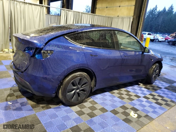 2024 Tesla Model Y Long Range with VIN 7SAYGDEE6RF203020, listed as a Copart auction lot 83865764 with 861 mi miles and Salvage Title. Bid and sale history available at carsss.com. Image 3.