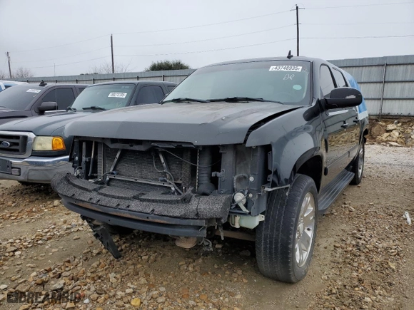2008 Chevrolet Suburban LT w/3LT with VIN 3GNFC16018G163592, listed as a Copart auction lot 43748935 with 268,220 mi miles and Salvage Title. Bid and sale history available at carsss.com. Image 1.