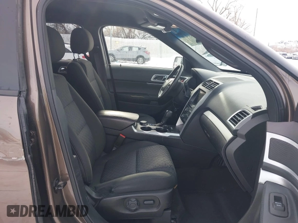 2015 Ford Explorer XLT with VIN 1FM5K8D81FGA95629, listed as a IAAI auction lot 41550100 with 138,968 mi miles. Bid and sale history available at carsss.com. Image 5.