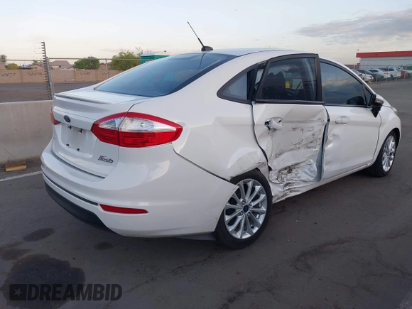 2014 Ford Fiesta SE z VIN 3FADP4BJ3EM183267, wystawiony jako IAAI lot #42058257 z przebiegiem 57 872 mil mil oraz . Historia ofert i sprzedaży dostępna na DreamBid. Obrazek 4.