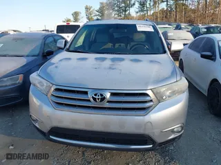 2011 Toyota Highlander with VIN 5TDZK3EH3BS037657, listed as a IAAI auction lot 41270390 with 262,060 mi miles. Bid and sale history available at carsss.com. Image 13.