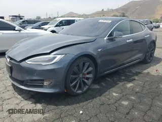 2018 Tesla Model S 75D with VIN 5YJSA1E40JF297040, listed as a Copart auction lot 57997045 with 113,503 mi miles and Salvage title. Bid and sale history available at DreamBid. Image 1.