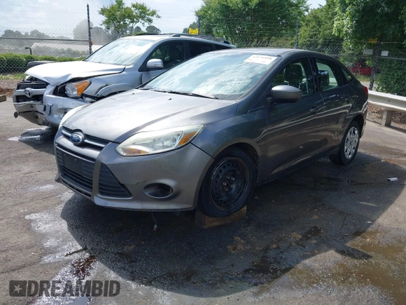 2012 Ford Focus SE z VIN 1FAHP3F22CL125941, wystawiony jako IAAI lot #42176898 z przebiegiem 157 940 mil mil oraz . Historia ofert i sprzedaży dostępna na DreamBid. Obrazek 6.