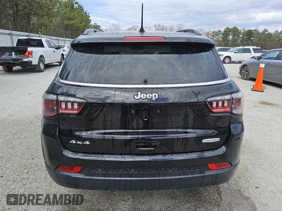 2022 Jeep Compass Latitude with VIN 3C4NJDBB6NT230564, listed as a Copart auction lot 47173935 with 50,362 mi miles and Clean Title. Bid and sale history available at DreamBid. Image 6.