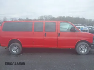 2013 Chevrolet Express Passenger 1LS z VIN 1GAZGZFA0D1175302, wystawiony jako IAAI lot #41966297 z przebiegiem 89 514 mil mil oraz . Historia ofert i sprzedaży dostępna na DreamBid. Obrazek 13.