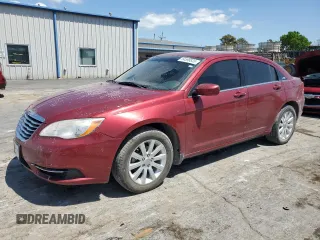2011 Chrysler 200 Touring z VIN 1C3BC1FB5BN531347, wystawiony jako Copart lot #54598835 z przebiegiem 186 844 mil mil oraz Szkoda całkowita • Salvage title. Historia ofert i sprzedaży dostępna na DreamBid. Obrazek 1.