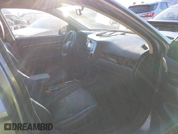 2016 Mitsubishi Outlander SE with VIN JA4AD3A31GZ011852, listed as a IAAI auction lot 40822431 with 118,250 mi miles and . Bid and sale history available at DreamBid. Image 5.