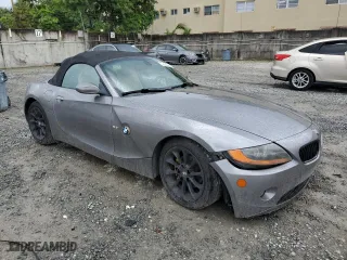 2005 BMW Z4 2.5i with VIN 4USBT33505LS53733, listed as a Copart auction lot 52353485 with 0 mi miles and Salvage Title. Bid and sale history available at carsss.com. Image 4.