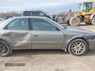 2001 Toyota Camry LE z VIN 4T1BF28K81U116710, wystawiony jako IAAI lot #41923429 z przebiegiem 145 741 mil mil oraz . Historia ofert i sprzedaży dostępna na DreamBid. Obrazek 6.