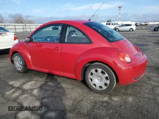 2010 Volkswagen New Beetle Coupe with VIN 3VWPG3AG9AM011291, listed as a Copart auction lot 42550185 with 105,433 mi miles and Salvage Title. Bid and sale history available at carsss.com. Image 2.