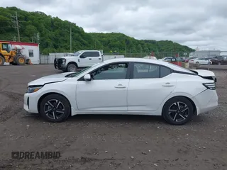 2024 Nissan Sentra SV z VIN 3N1AB8CV1RY221651, wystawiony jako IAAI lot #42215900 z przebiegiem 11 241 mil mil oraz . Historia ofert i sprzedaży dostępna na DreamBid. Obrazek 15.