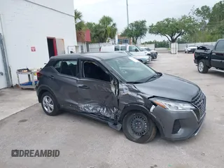 2023 Nissan Kicks S z VIN 3N1CP5BV3PL543504, wystawiony jako IAAI lot #42387560 z przebiegiem 30 740 mil mil oraz . Historia ofert i sprzedaży dostępna na DreamBid. Obrazek 6.