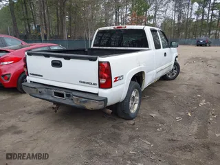 2006 Chevrolet Silverado 1500 LT2 with VIN 2GCEK19B761109126, listed as a IAAI auction lot 41681380 with 335,592 mi miles. Bid and sale history available at carsss.com. Image 4.