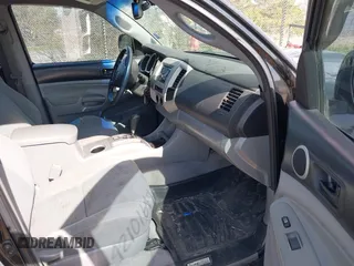 2009 Toyota Tacoma z VIN 5TEMU52N79Z662019, wystawiony jako IAAI lot #42101648 z przebiegiem 344 119 mil mil oraz . Historia ofert i sprzedaży dostępna na DreamBid. Obrazek 5.