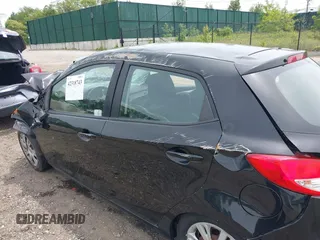 2011 Mazda 2 Touring z VIN JM1DE1HZ9B0101794, wystawiony jako IAAI lot #42318743 z przebiegiem 137 224 mil mil oraz . Historia ofert i sprzedaży dostępna na DreamBid. Obrazek 15.
