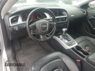 2011 Audi A5 Premium Plus z VIN WAULFAFR9BA007465, wystawiony jako Copart lot #60193325 z przebiegiem 90 951 mil mil oraz Czysty tytuł • Clean title. Historia ofert i sprzedaży dostępna na DreamBid. Obrazek 8.