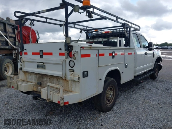 2017 Ford F-250 XL with VIN 1FD7X2B6XHEE15151, listed as a IAAI auction lot 42161769 with 293,798 mi miles and . Bid and sale history available at DreamBid. Image 4.