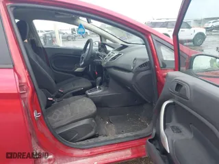 2011 Ford Fiesta SE with VIN 3FADP4EJ7BM111737, listed as a IAAI auction lot 41898939 with 198,163 mi miles. Bid and sale history available at carsss.com. Image 5.