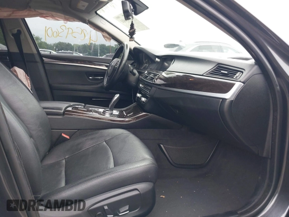 2014 BMW 5 Series 528i xDrive z VIN WBA5A7C5XED612819, wystawiony jako IAAI lot #42593601 z przebiegiem 174 821 mil mil oraz . Historia ofert i sprzedaży dostępna na DreamBid. Obrazek 5.