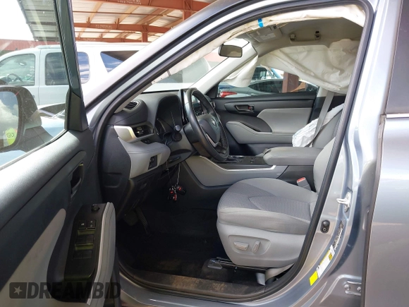 2024 Toyota Highlander LE with VIN 5TDKDRAH3RS051413, listed as a IAAI auction lot 42041267 with 33,210 mi miles and . Bid and sale history available at DreamBid. Image 5.