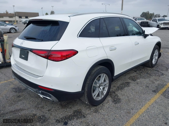 2025 Mercedes-Benz GLC with VIN W1NKM4GB8SF245147, listed as a IAAI auction lot 41207989 with 1,105 mi miles. Bid and sale history available at carsss.com. Image 4.