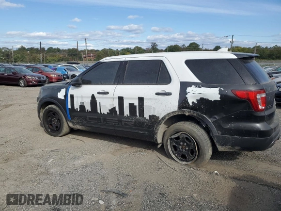 2016 Ford Utility Police Interceptor with VIN 1FM5K8AR8GGA19484, listed as a Copart auction lot 72447784 with 127,948 mi miles and Salvage Title. Bid and sale history available at carsss.com. Image 2.