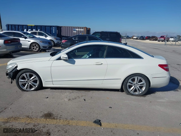 2011 Mercedes-Benz E-Class E 350 with VIN WDDKJ5GB2BF072981, listed as a IAAI auction lot 40683703 with 192,421 mi miles. Bid and sale history available at carsss.com. Image 15.