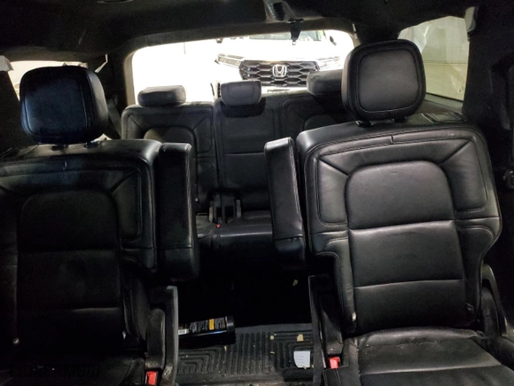 2019 Lincoln Navigator Reserve with VIN 5LMJJ2LT6KEL11854, listed as a Copart auction lot 44544185 with 113,977 mi miles and Salvage Title. Bid and sale history available at carsss.com. Image 10.
