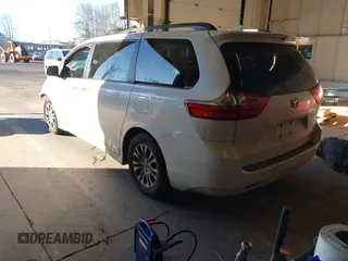 2018 Toyota Sienna XLE Auto Access Seat with VIN 5TDYZ3DC9JS907715, listed as a IAAI auction lot 41557733 with 133,270 mi miles. Bid and sale history available at carsss.com. Image 3.
